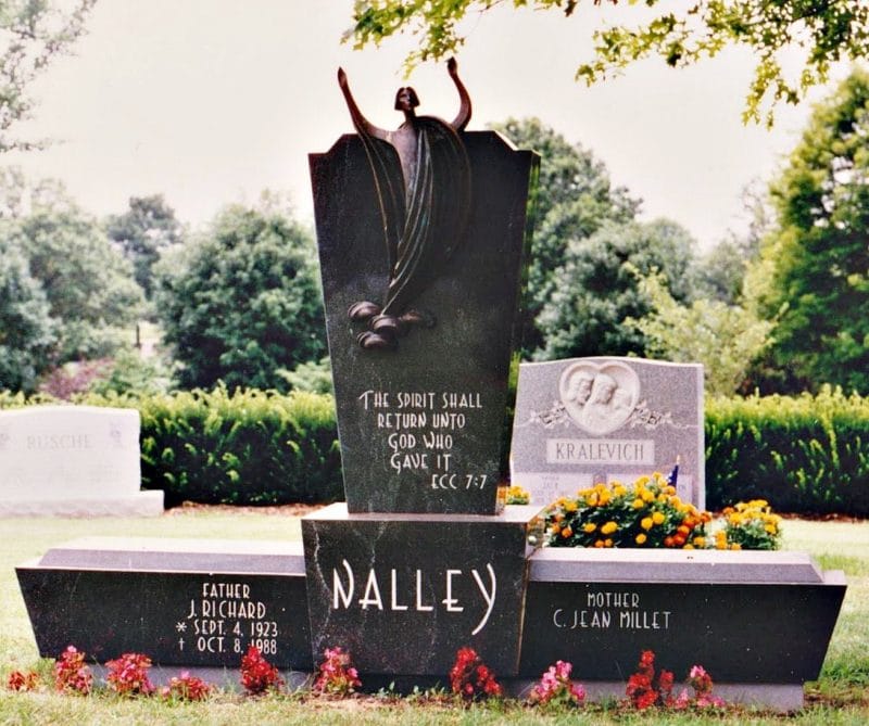Nalley Variegated Black Bench Memorial with Bronze Sculpture